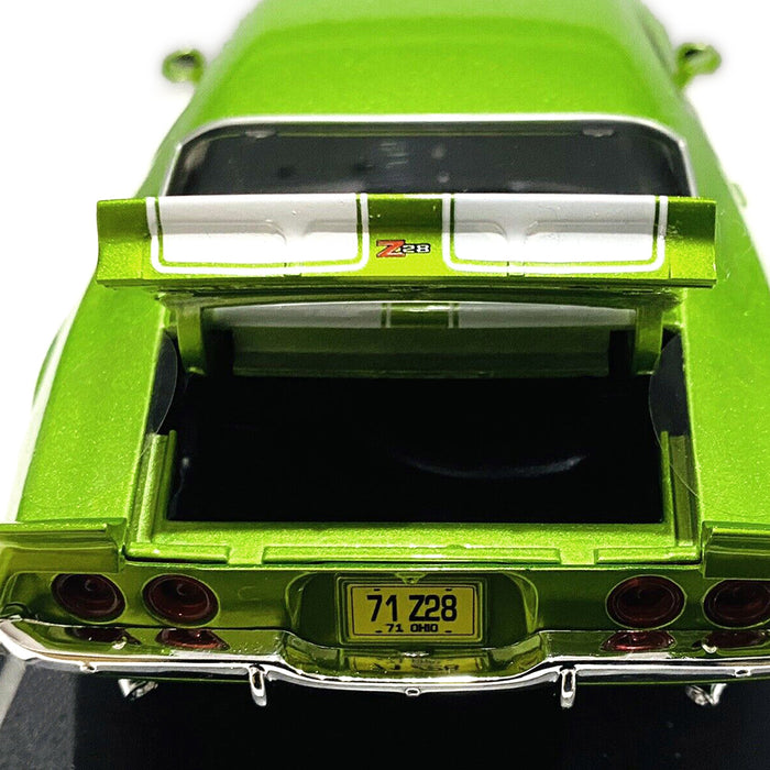 Maisto 1:18 Scale Metallic Diecast With Plastic Part Car Model 1971 Chevrolet Camaro Green