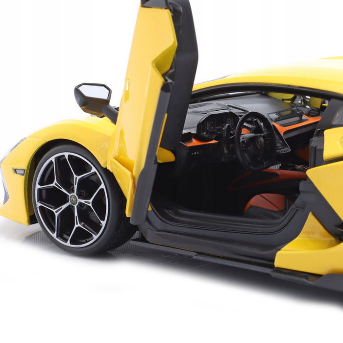 Maisto 1:18 Scale Metallic Diecast With Plastic Part Car Model Lamborghini Revuelto Yellow