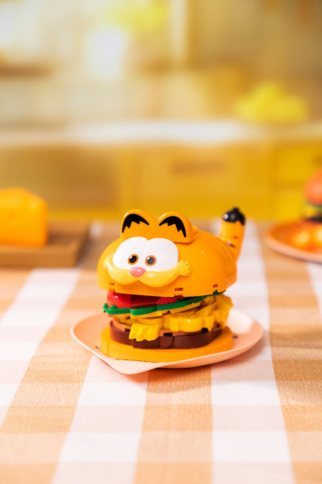 Pantasy Garfield Movie Garfield Hamburger Buildable Brick Block Set 86805 205Pcs