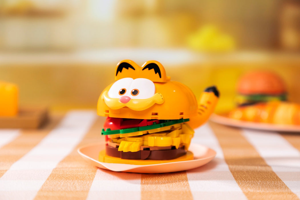 Pantasy Garfield Movie Garfield Hamburger Buildable Brick Block Set 86805 205Pcs