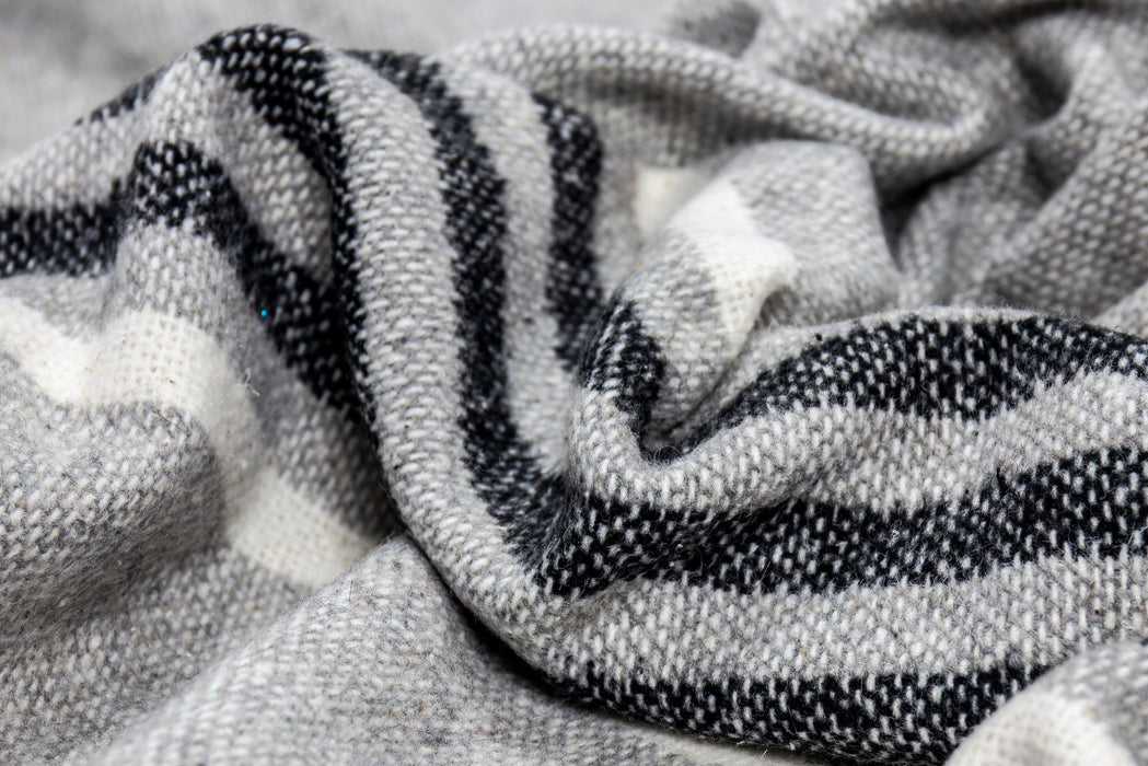 Richmond Throw - Reclaimed Wool Blend Blanket Skillfully Woven in Europe Skin-safe  - Grey